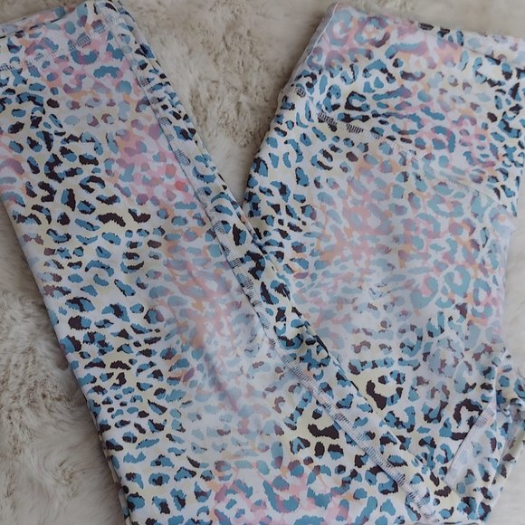 NWT  L'URV Pastel Animal Print Leggings 3/4 leg  Sz S - Picture 11 of 11